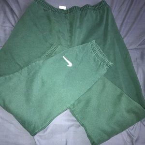 Vintage 90’s Nike Green Tapered Sweatpants